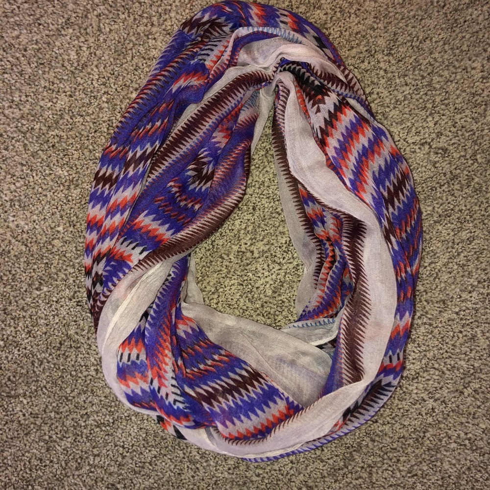 Buckle infinity scarf